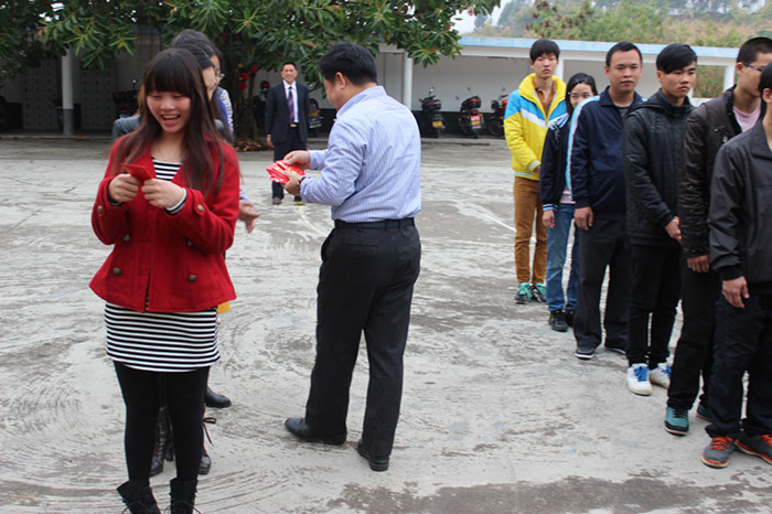 駿馬歡騰開新春